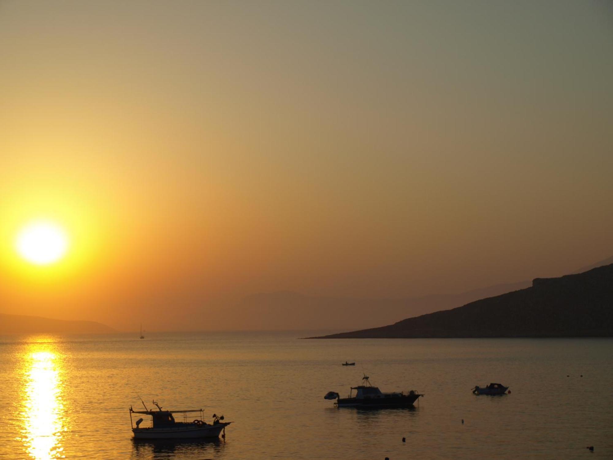 Atlantis Houses Chalki Town Buitenkant foto
